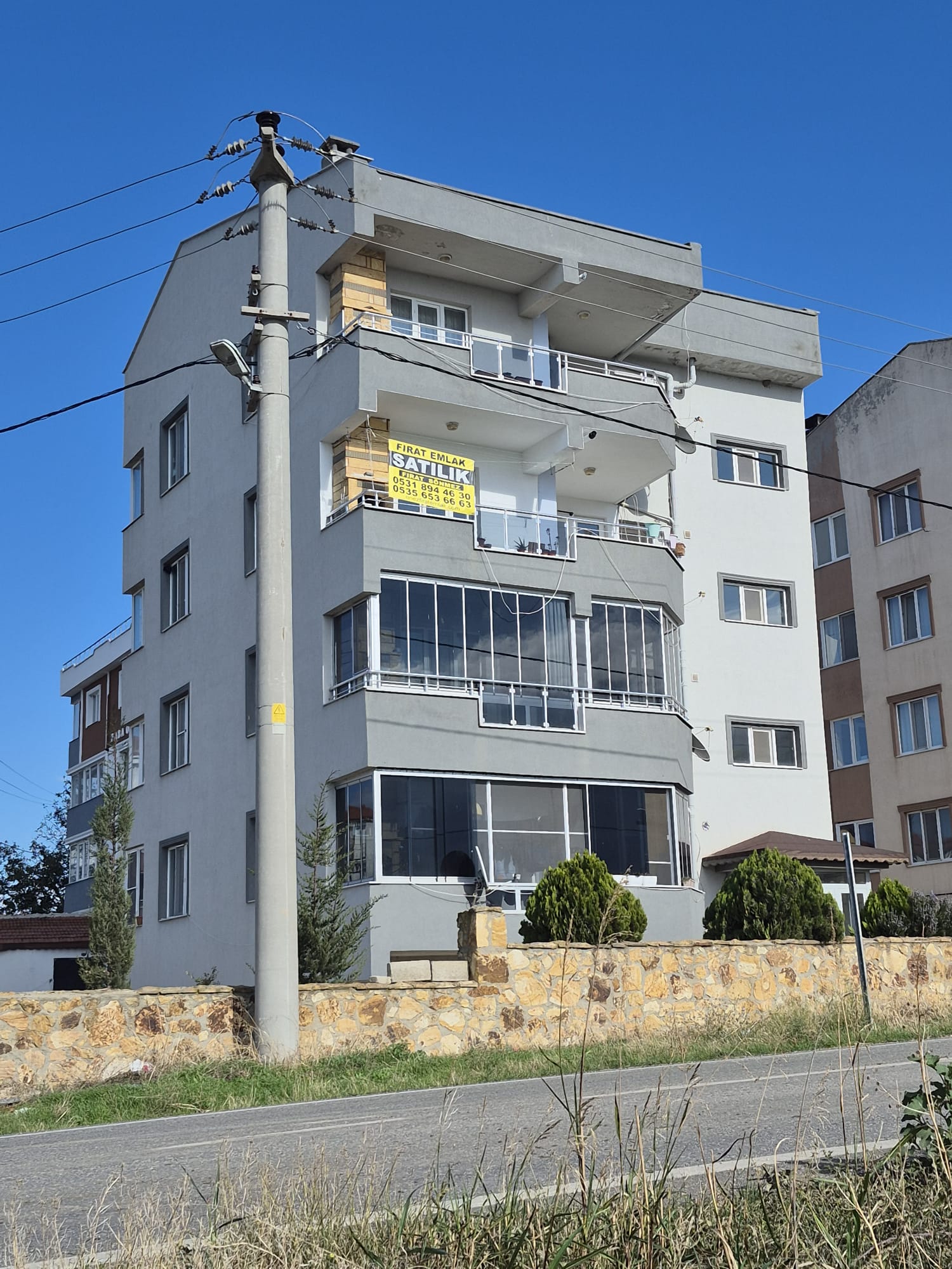ENEZ YENİMAHALLEDE SATILIK 3+1 ARA KAT 135m2 YOLA CEPHE